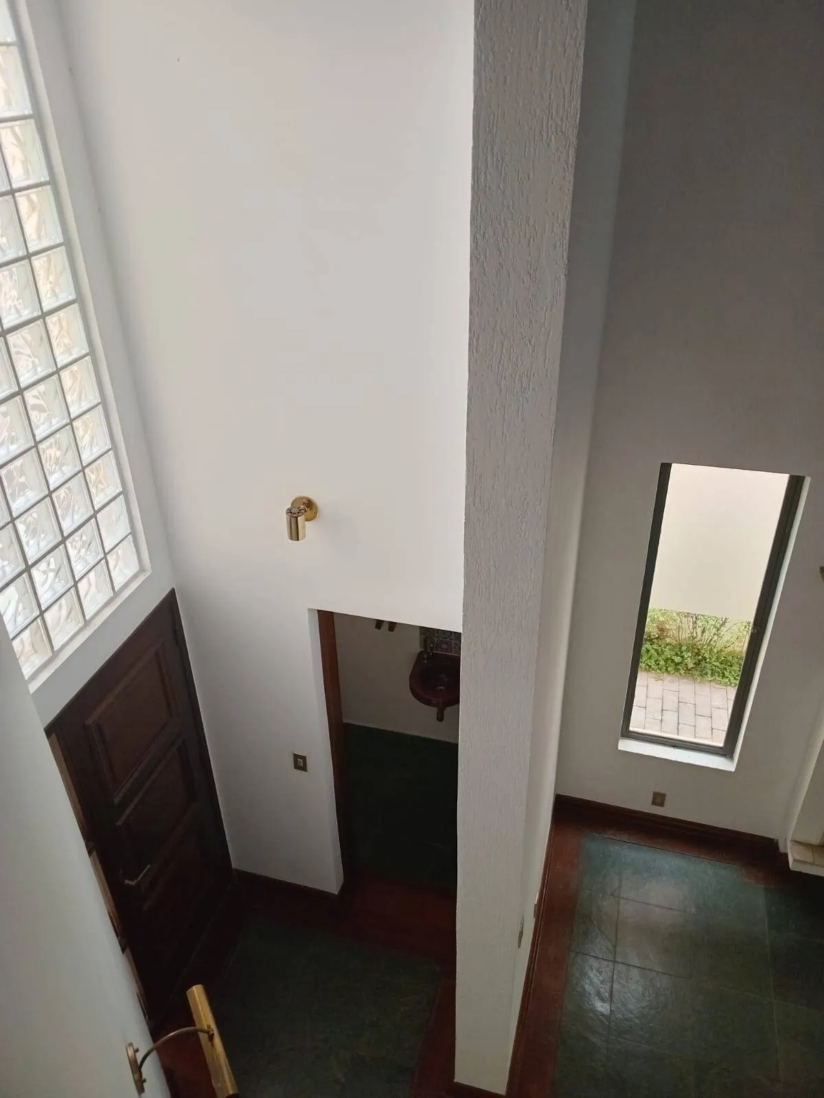 Imagem Espaçosa Casa à Venda em Alphaville 6 com 3 Suítes e Lazer Completo