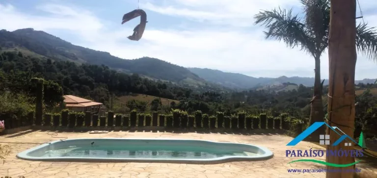 Imagem Viva em Grande Estilo: Casa com 5 Quartos e Piscina - Itapeva