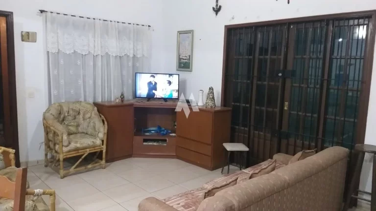 Imagem Casa na Praia de Boracéia poucos metros do mar