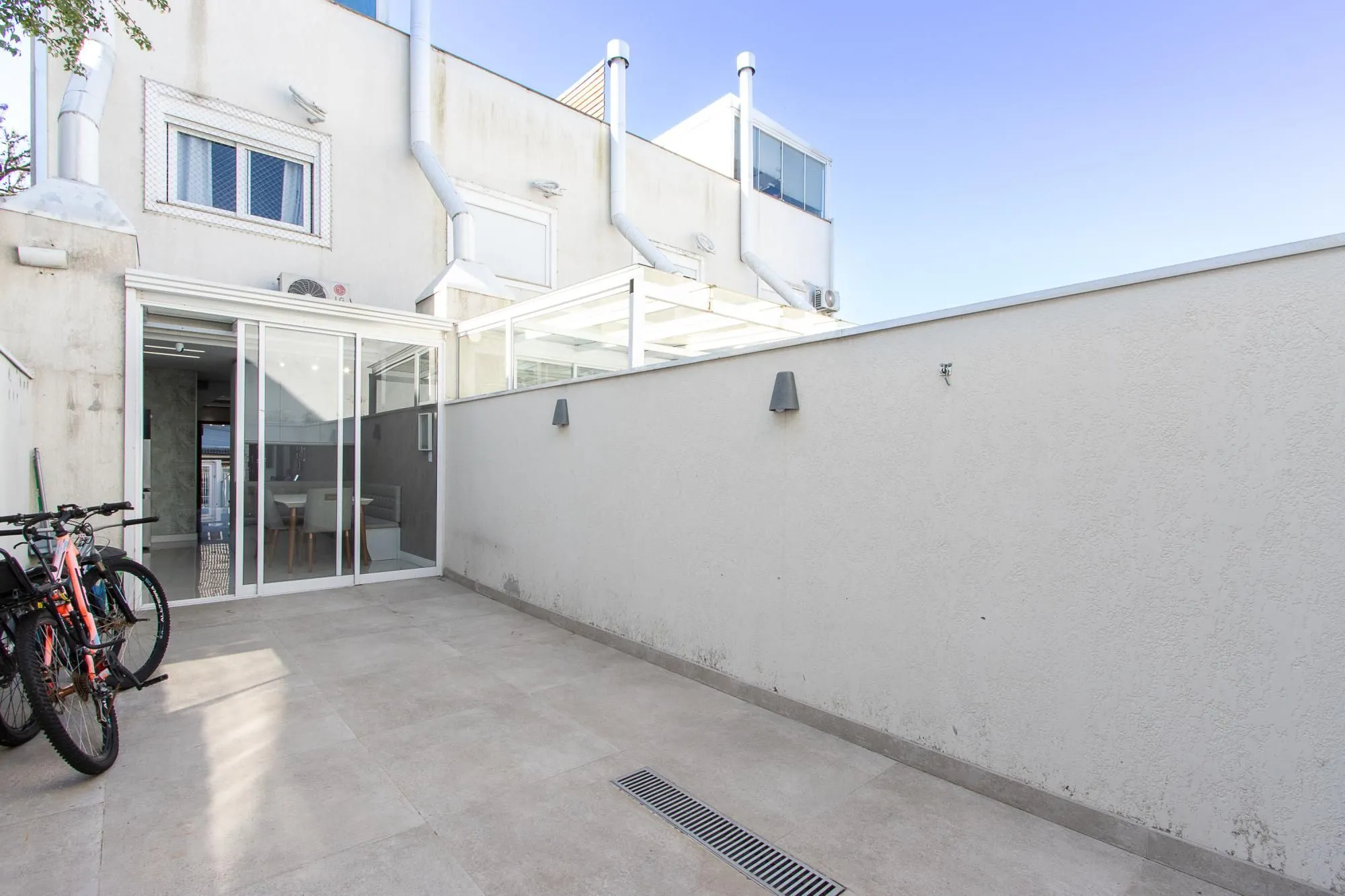 Imagem Ótima casa com 3dormitórios 1 suite no bairro Tristeza