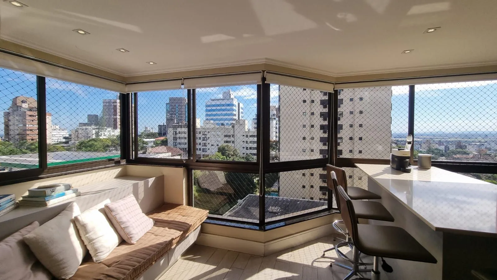 Imagem Apartamento 3 dormitórios com dependência, 127m privativos, duas vagas individuais no Bairro Higienópolis