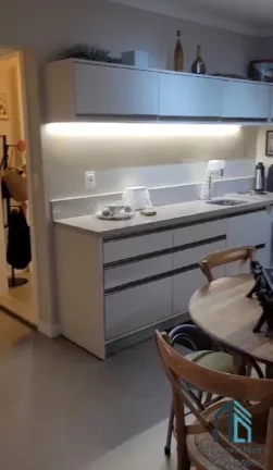 Imagem Apartamento GARDEM, Deck com pergolado em ACM branco, 02 quartos sendo uma suíte em Balneário Camboriú SC