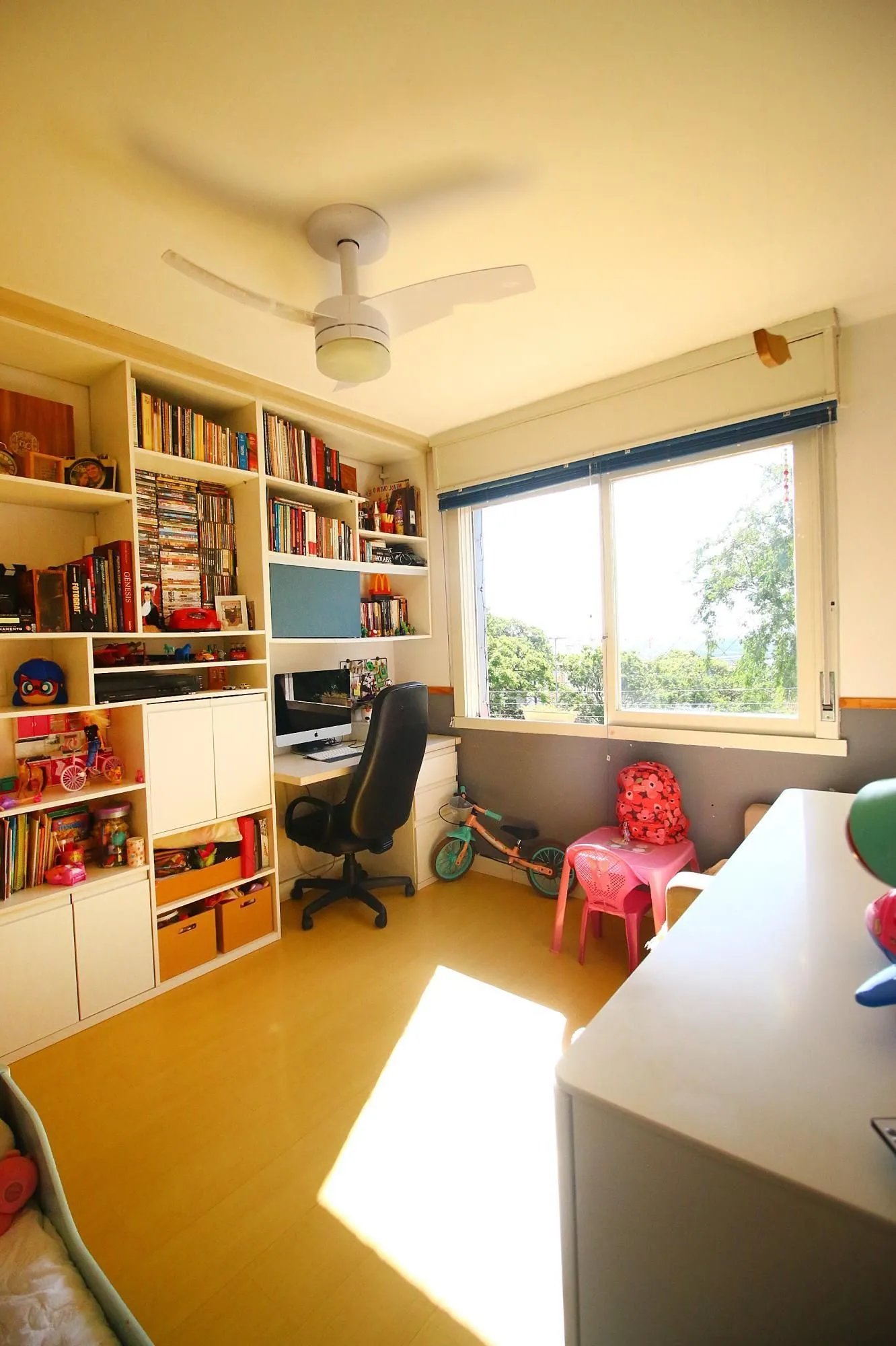 Imagem Apartamento Semi Mobiliado com Vista para Praça na Medianeira - 2 Dormitórios e Excelente Localização!
