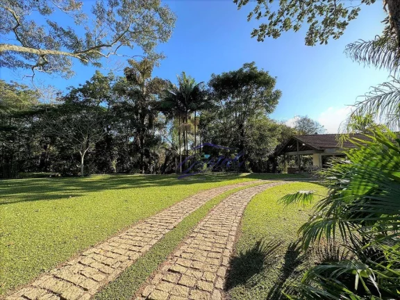 Imagem Casa Térrea com Gourmet, Hóspede, Cocheira, Ateliê e Caseiro.