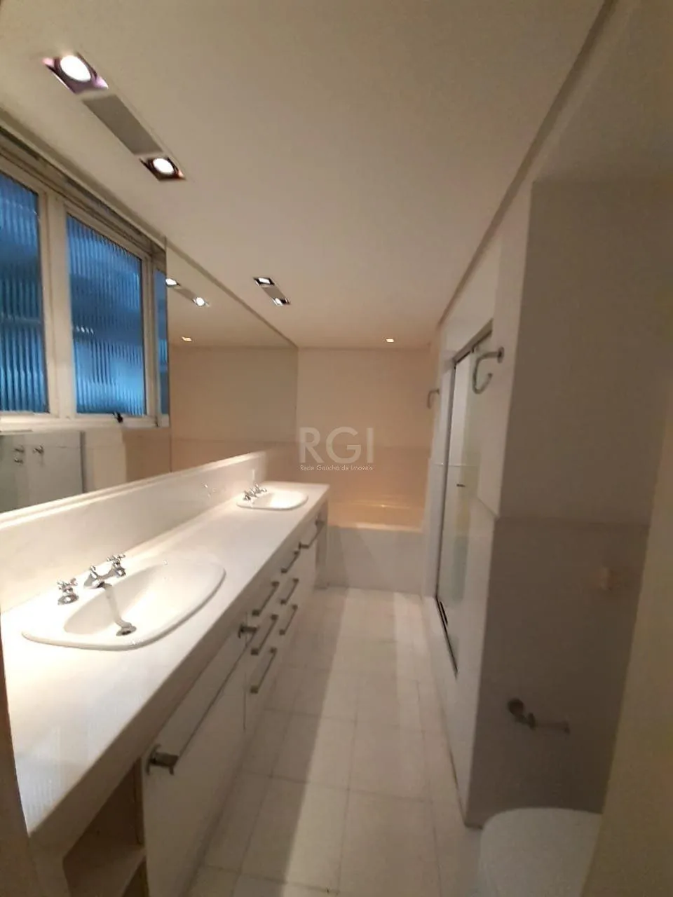 Imagem Apartamento para Venda - 230m², 4 dormitórios, sendo 1 suites, 2 vagas - Petrópolis