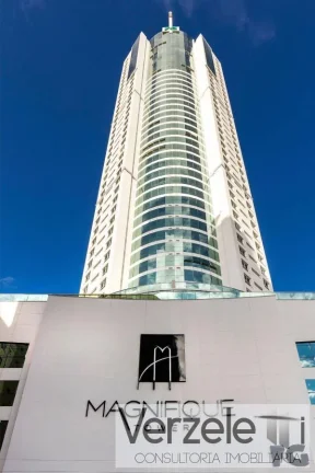 Imagem Apartamento 4 ou + dormitórios para Venda em Balneário Camboriú / SC no bairro Centro