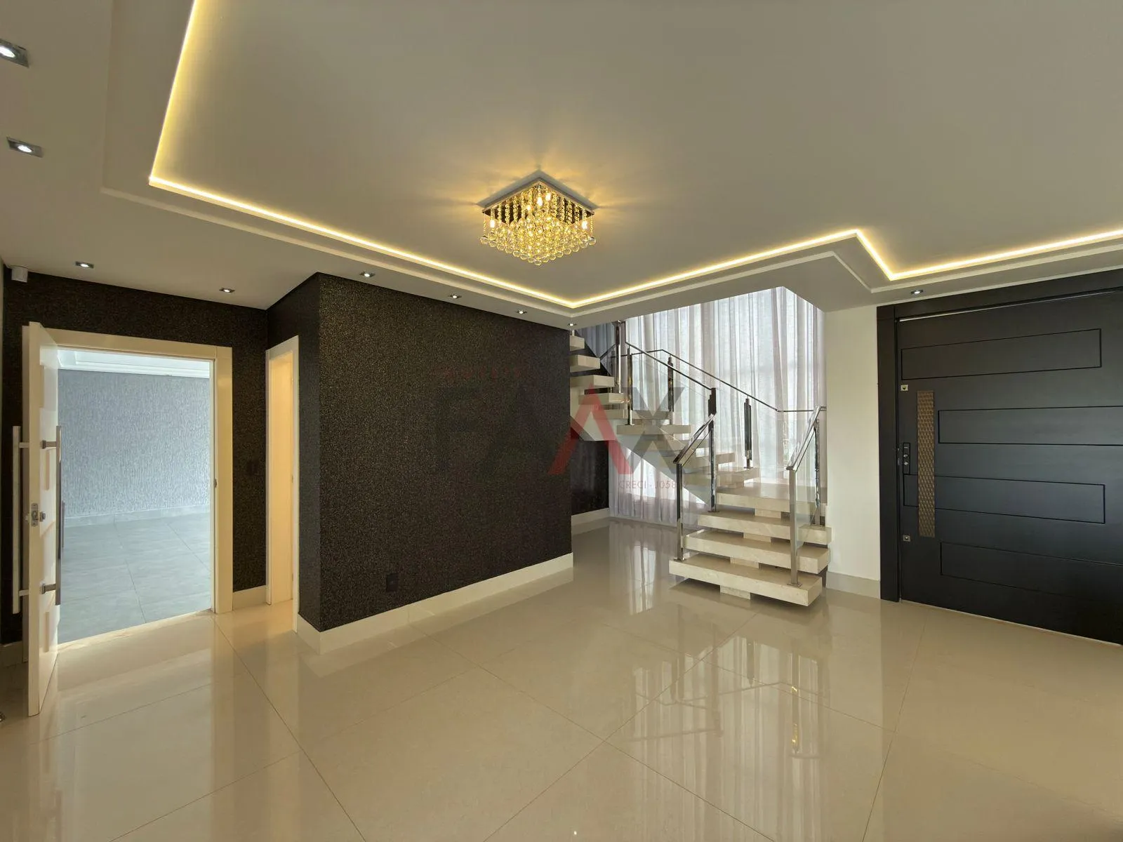 Imagem Sobrado alto padrão com 3 suítes à venda,595.00 m², DOS ESTADOS, GUARAPUAVA - PR