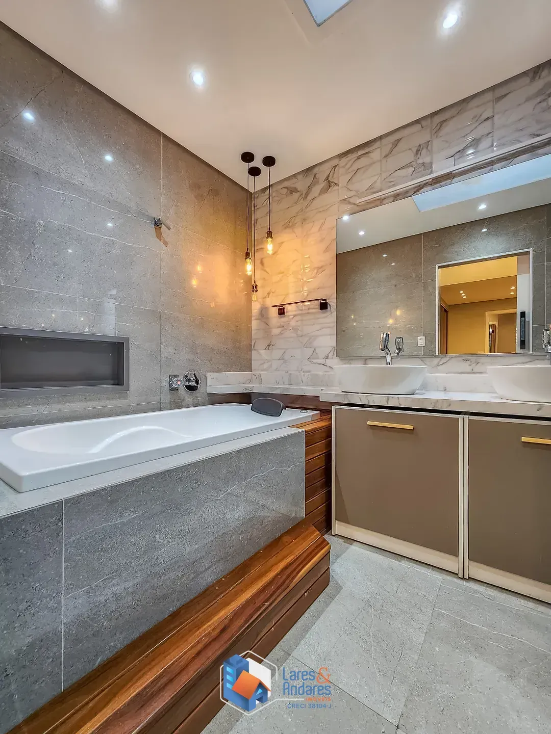 Imagem Casa para venda em Vila Clementino com 3 quartos, sendo 1 suíte, 297m²