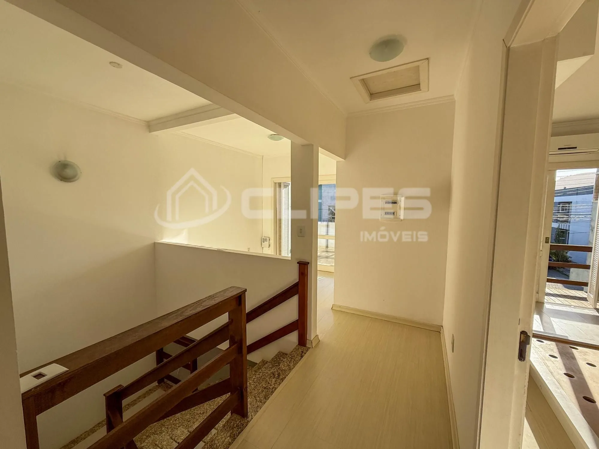 Imagem Sobrado para Venda - 140m², 3 dormitórios, sendo 1 suites, 2 vagas - Hípica