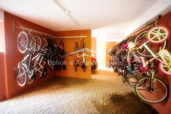 Imagem Este encantador apartamento de 65 m² oferece praticidade e conforto em cada detalhe. Conta com trê...