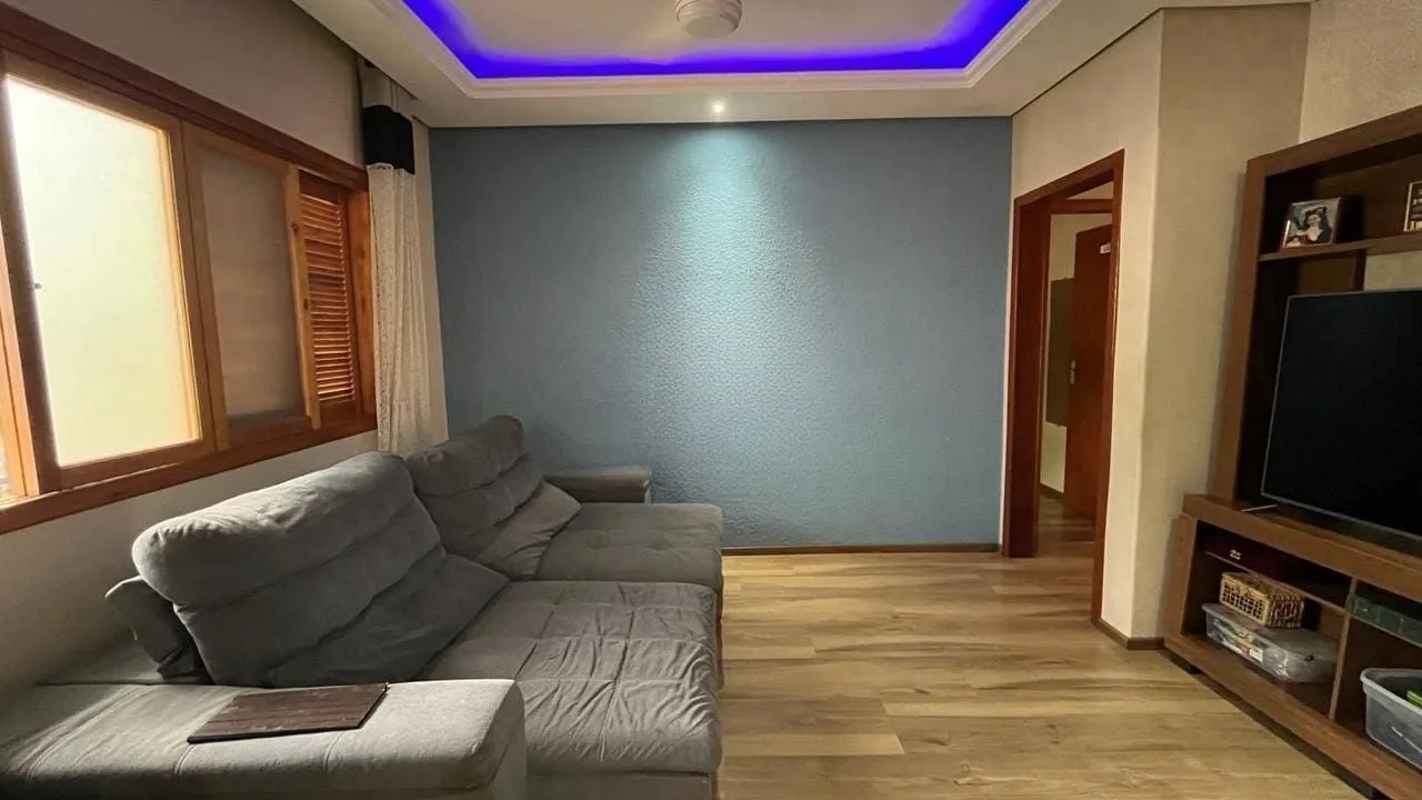 Imagem Casa de 4 dormitórios no bairro Santo Antônio, Porto Alegre