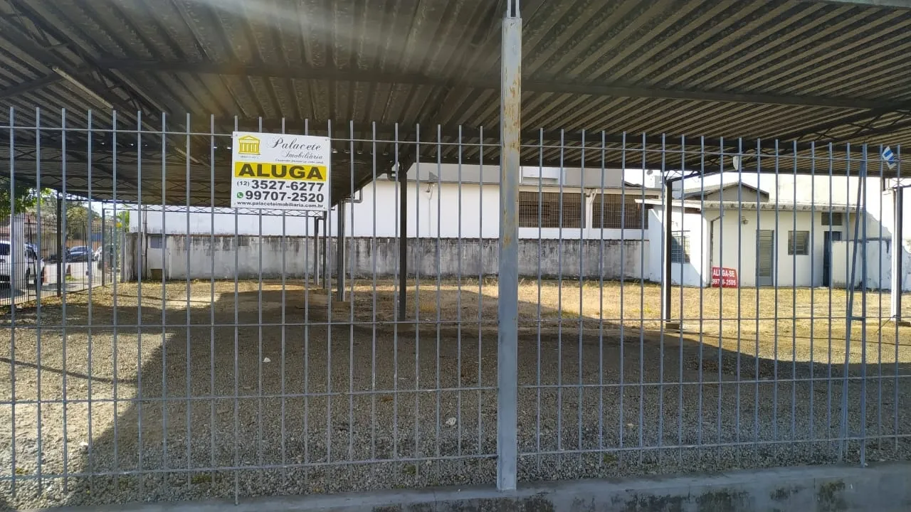 Imagem Terreno de Esquina em Avenida Movimentada com 700m², Ideal para Loja de Carros ou Estacionamento, Próximo ao Supermercado Rosalina