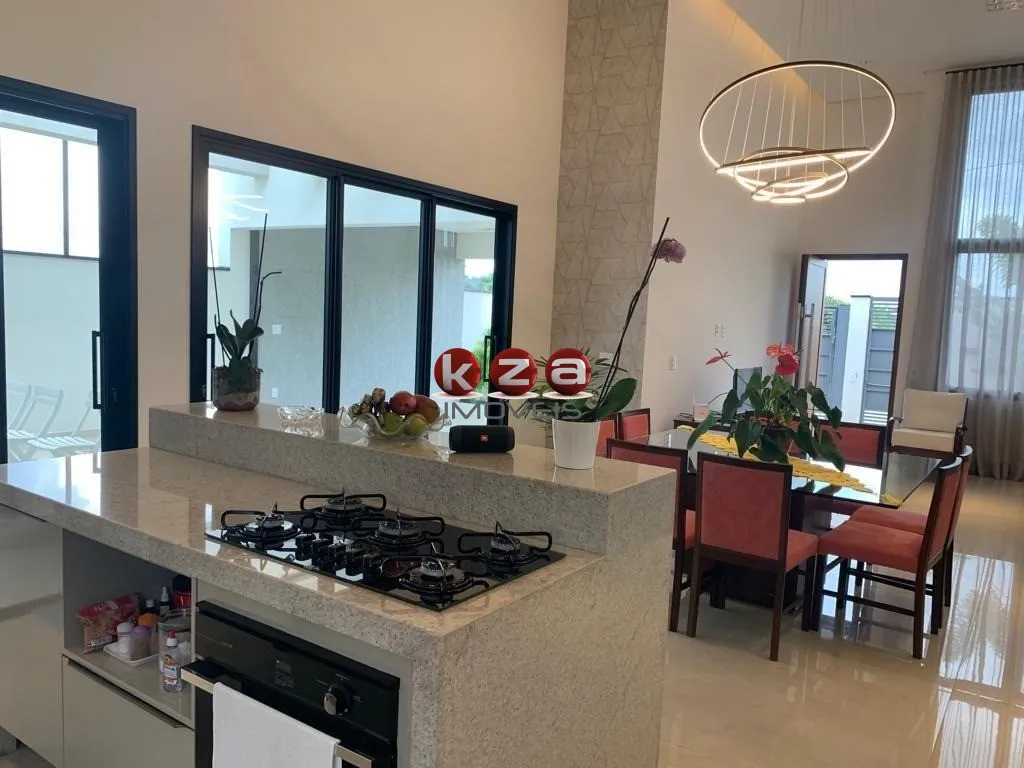 Imagem Casa à venda no Bairro Pinheirinho em Vinhedo com 2 quartos sendo 1 suíte, 2 vagas, 149 m². Aproveite!