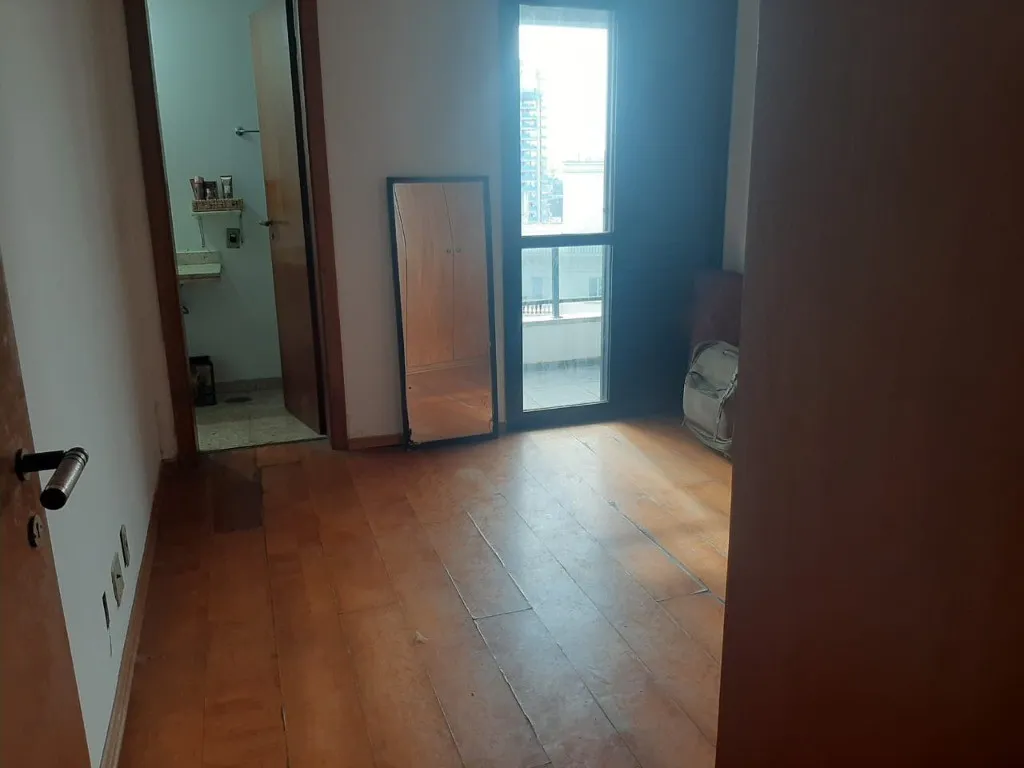 Imagem Apartamento de Luxo no Itaim Bibi: 4 Quartos, 2 Suítes, 3 Banheiros, 3 Vagas - 181m² - São Paulo-SP