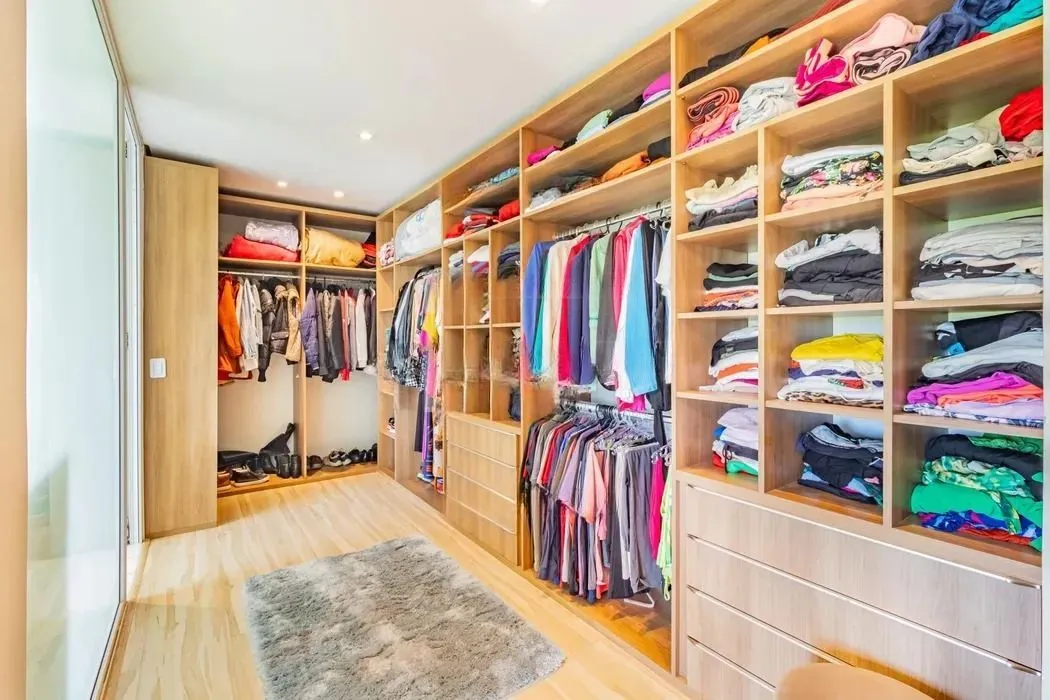Imagem Casa térrea com 3 dormitórios, suíte e 2 vagas.
