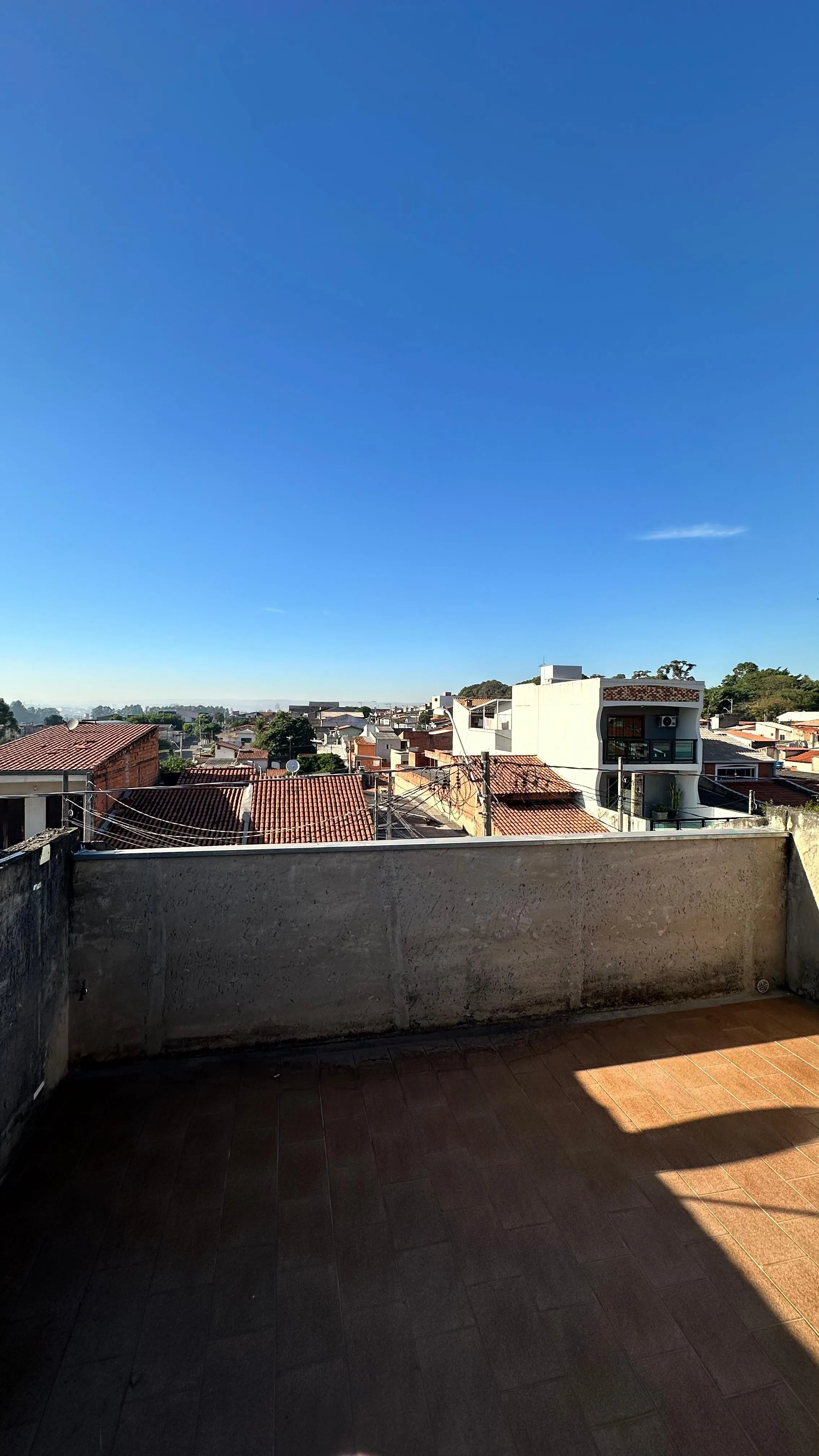 Imagem Espaçoso Sobrado de 3 Andares no Bairro São Conrado