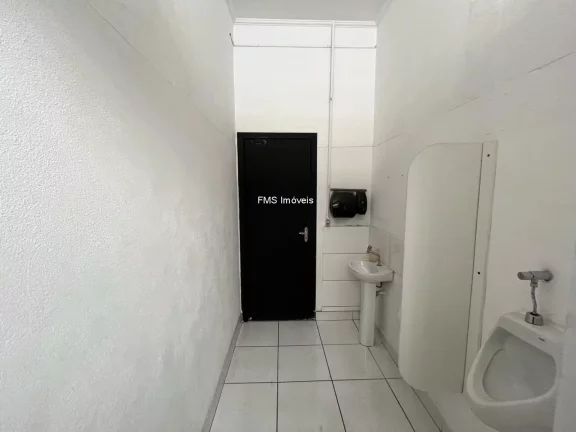 Imagem Galpão Comercial Para Locação na Vila Leopoldina, São Paulo-SP: 660m², 14 Vagas de Garagem!