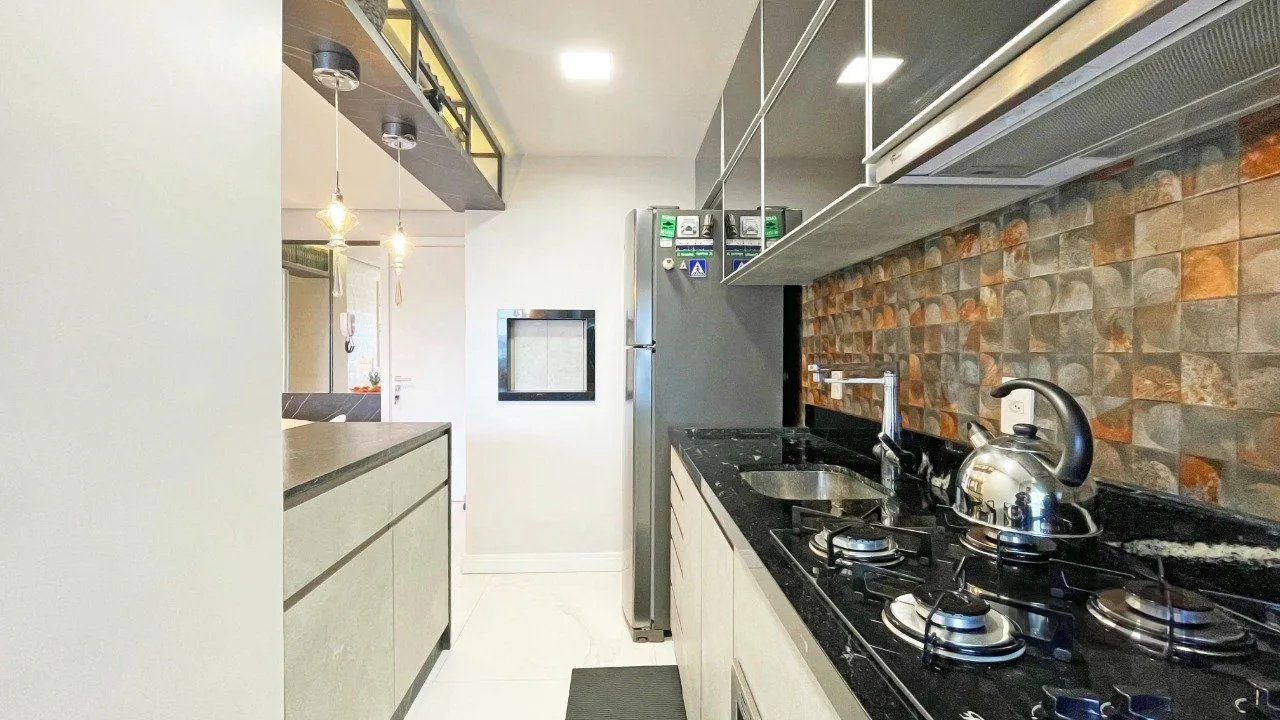 Imagem Apartamento dois dormitórios com duas vagas de garagem na Cidade Baixa