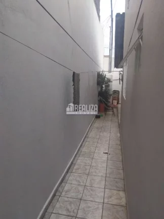Imagem Casa à venda no bairro Conjunto Costa Telles I, Uberaba - 3 quartos e 4 vagas de garagem!