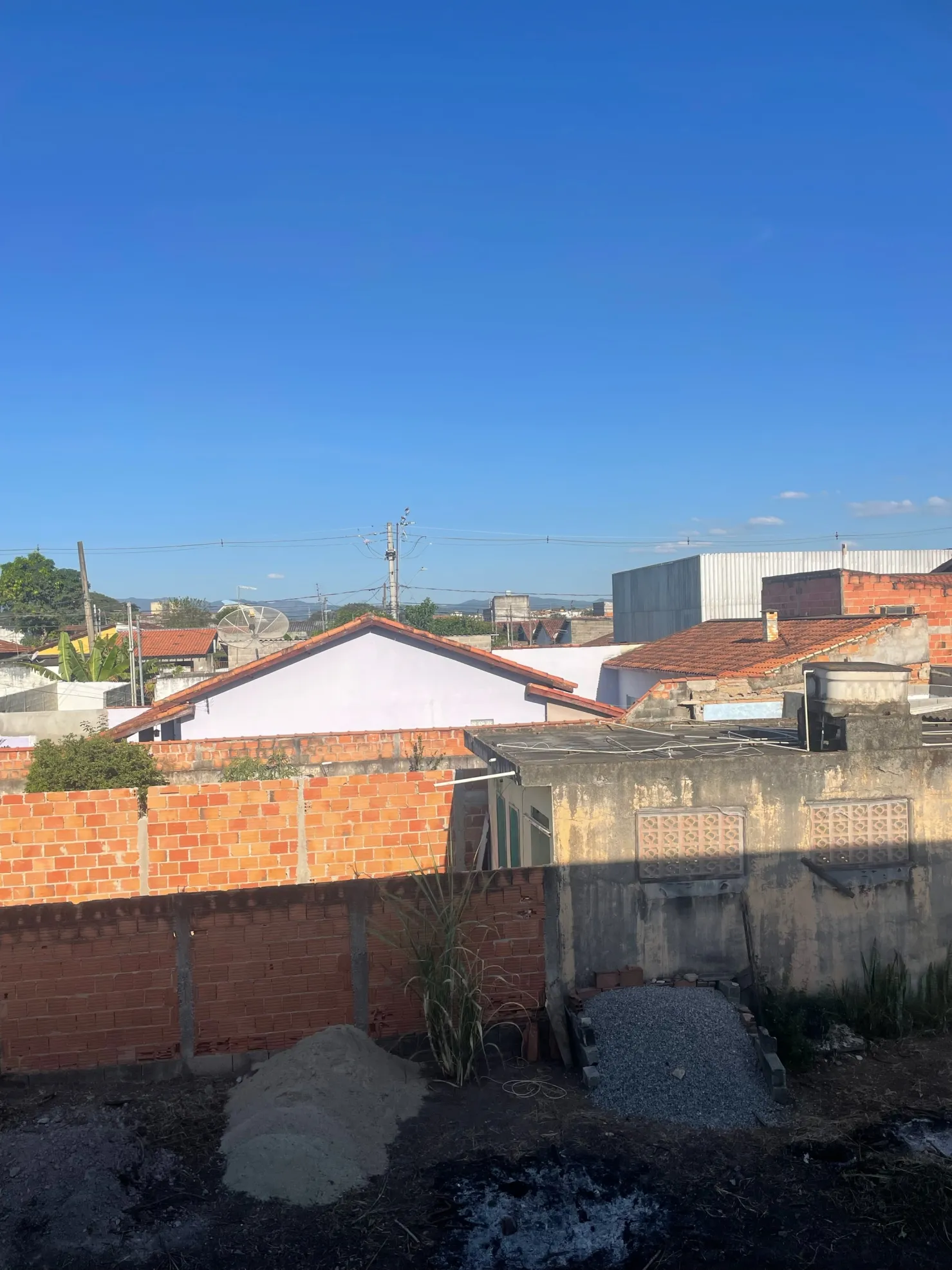 Imagem Casa à venda 3 dorm sendo uma suíte com sacada , 4 Vagas de garagem sendo duas cobertas, 250M², Conjunto Residencial Araretama, Pindamonhangaba - SP
