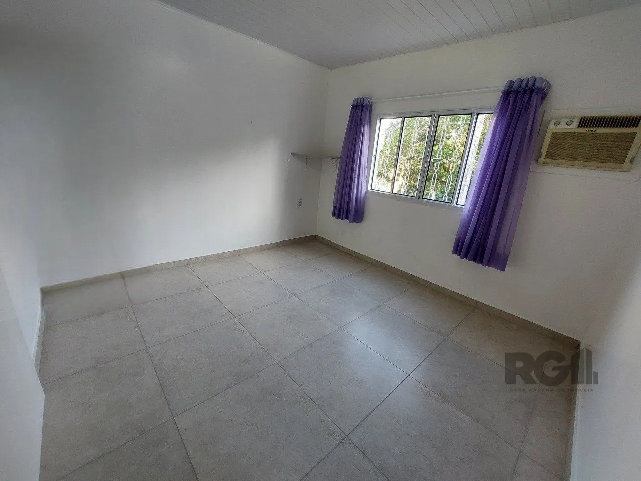 Imagem Casa com 3 quartos, no Bairro Ipanema - Porto Alegre/RS.