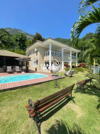 Imagem Casa de Luxo em Condomínio no Recreio dos Bandeirantes - 5 quartos, 5 suítes, 4 salas, 6 banheiros, 5 vagas de garagem - Rio de Janeiro-RJ.