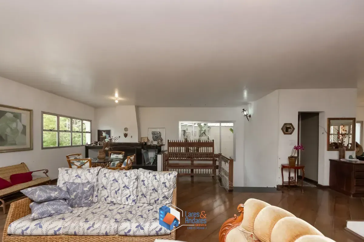 Imagem Casa para venda em Jardim dos Estados com 3 quartos, sendo 1 suíte, 410m²