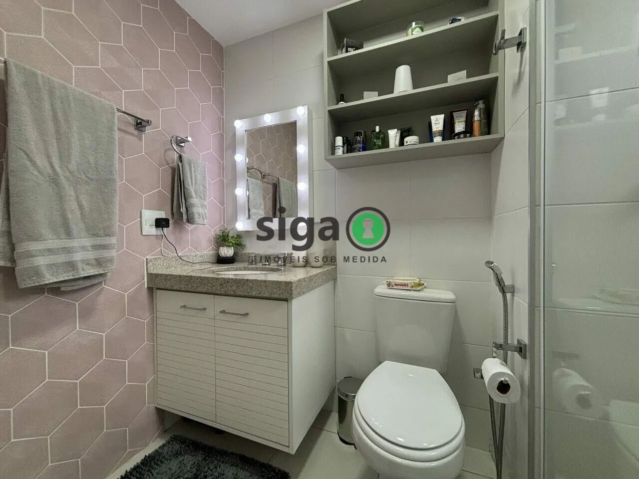 Imagem Apartamento no Campo Belo - 3 Suítes, 147 m², Mobiliado e com Acabamentos de Alto Padrão