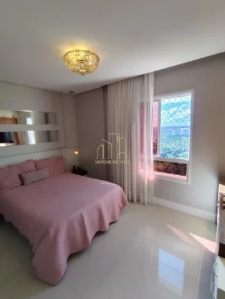 Imagem Apartamento de 110m² no Greenville, Salvador-BA: 2 quartos, 1 suíte, varanda gourmet com vista bosque. Reformado e finamente decorado.