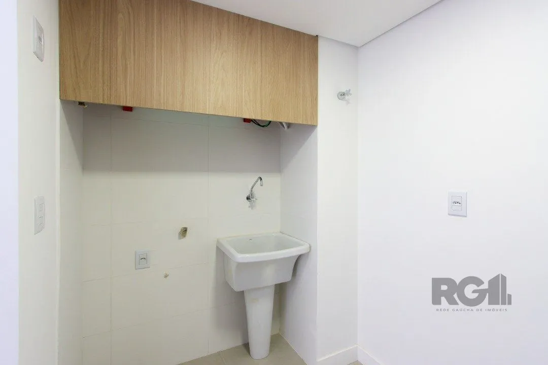 Imagem Apartamento em Porto Alegre no Bairro Petrópolis, de 2 quartos, semi mobiliado.