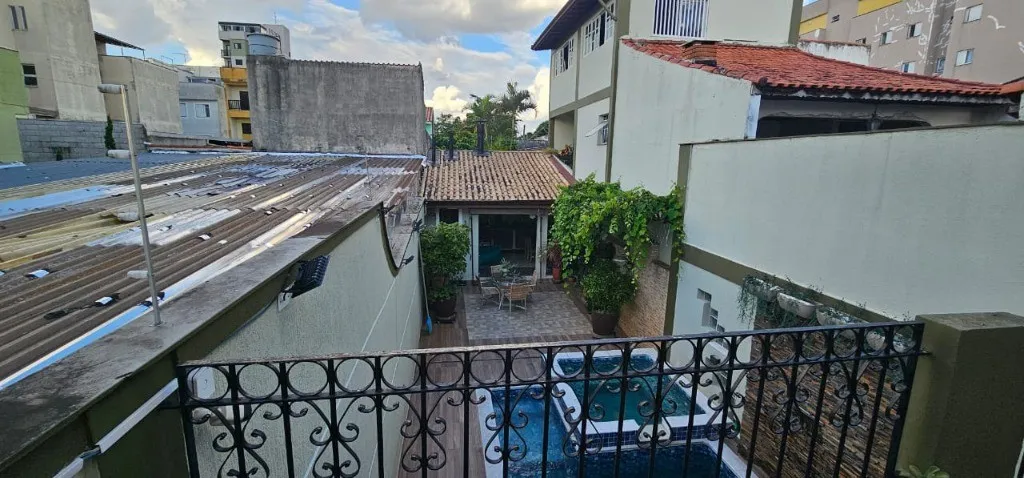 Imagem Imperdível casa à venda em Santo André-SP, bairro Santa Maria: 4 quartos, 2 suítes, 3 banheiros, 4 vagas de garagem, 310 m².