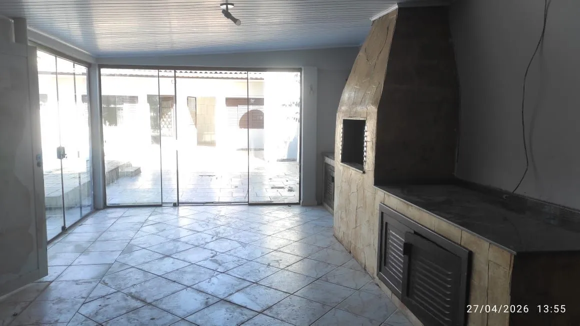 Imagem Casa com piscina e salão de festas a venda Canoas / 3 Dormitórios