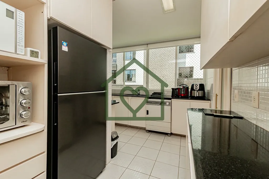 Imagem Excelente apartamento semi-mobiliado à venda na Rua Silva Jardim, no bairro Mont Serrat, em Porto A...