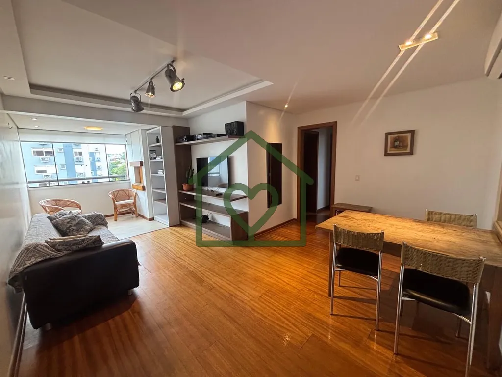Vendo Apartamento reformado e semi mobiliado com três dormitórios, sendo um suíte, 800 metros do ...
