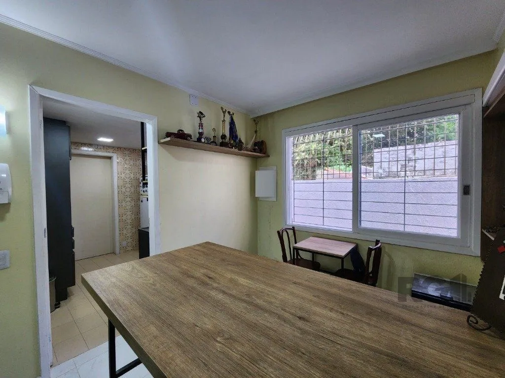 Imagem Vende-se excelente cada 3 quartos com suíte, 4 vagas, anexo comn salão de festas, podendo ser usada para fins comerciais - 255m² - Chácara das Pedras