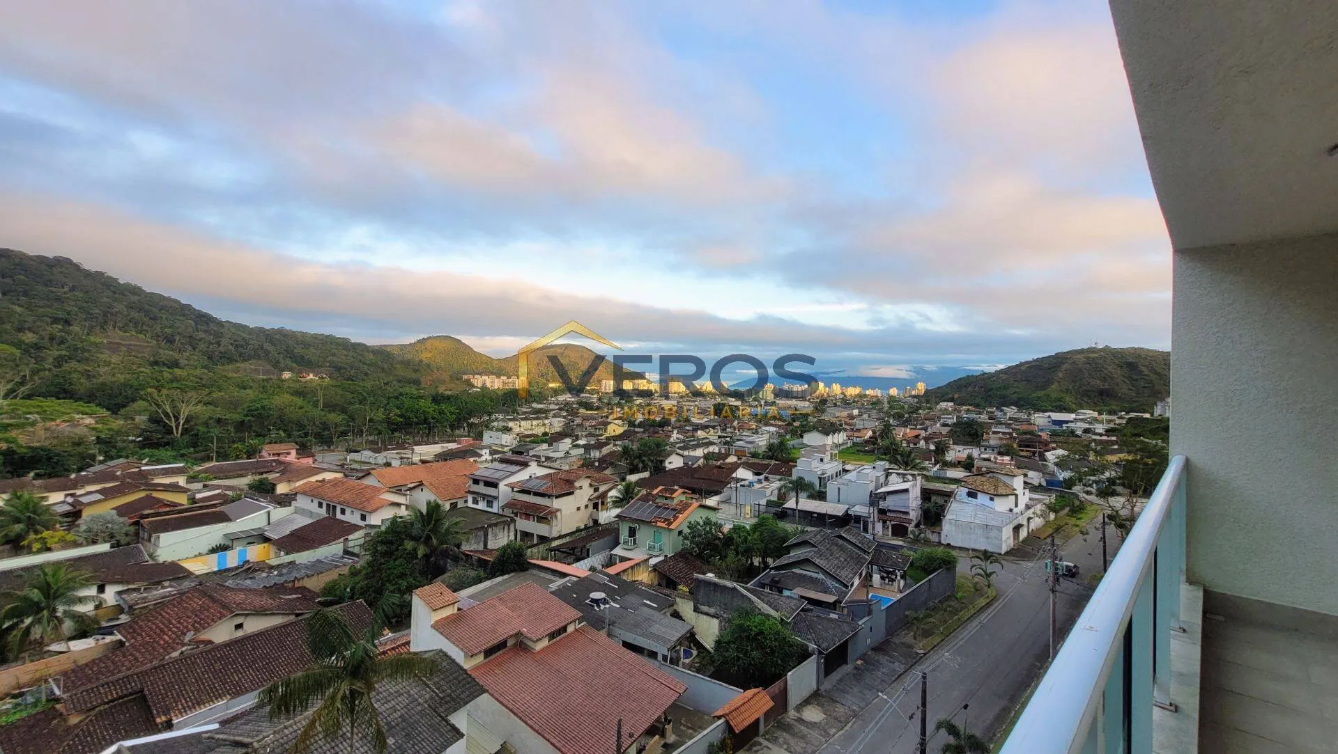 Foto do imóvel Apartamento para alugar no Ed Talhamar em Caraguatatuba - Piscina