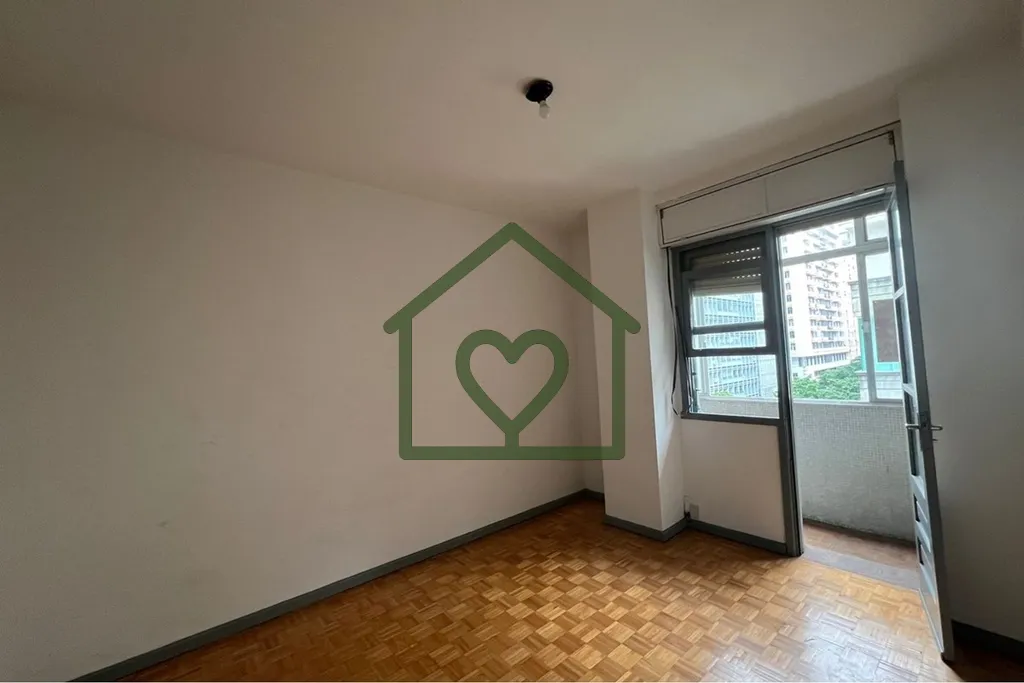 Imagem Descubra este incrível apartamento no Centro Histórico de Porto Alegre, disponível para venda. Lo...