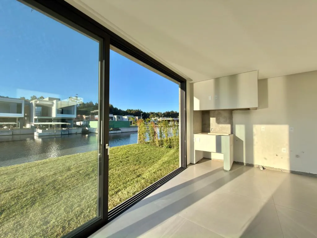 Imagem Casa 4 Dormitórios - Bairro Atlantida