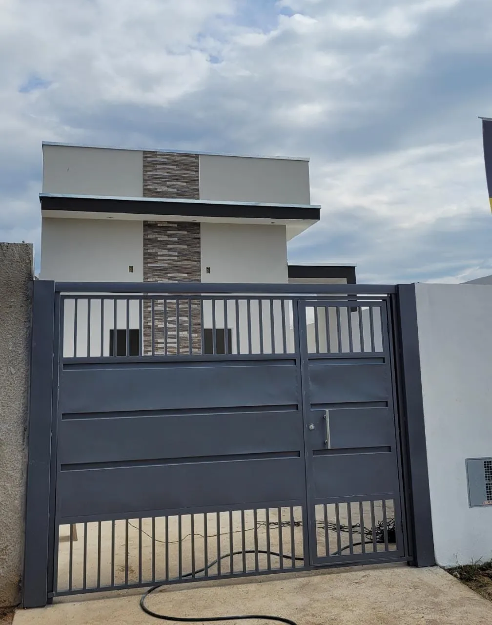 Foto do imóvel Casa à venda 2 Quartos, 1 Suite, 1 Vaga, 125M², Residencial e Comercial Portal dos Eucaliptos, Pindamonhangaba - SP