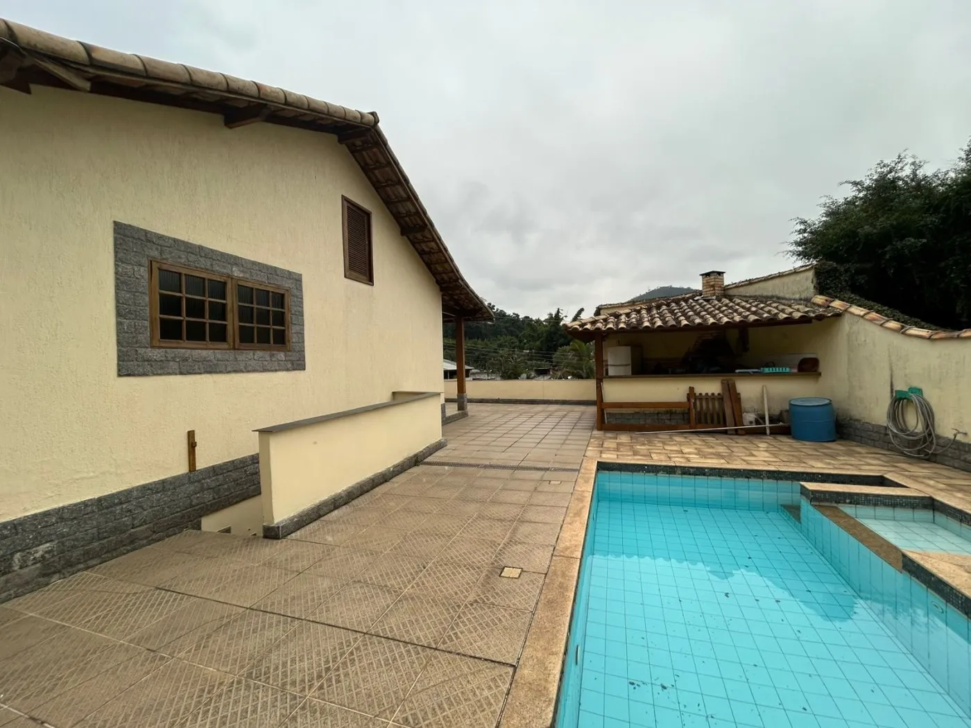 Imagem Casa para Venda em Petrópolis / RJ no bairro Nogueira
