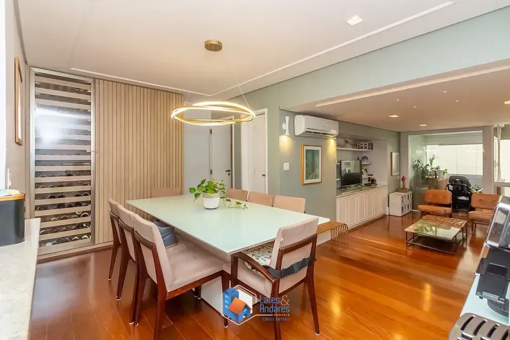 Foto do imóvel Apartamento à venda 3 Quartos 1 Suite 2 Vagas 130M² Moema São Paulo - SP em Avenida Jacutinga