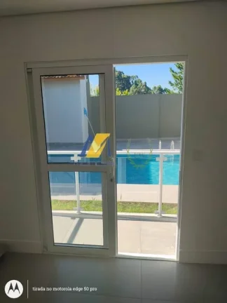 Imagem Linda Casa com 239 m² em Condomínio à Venda com 3 Quartos e 1 Suíte