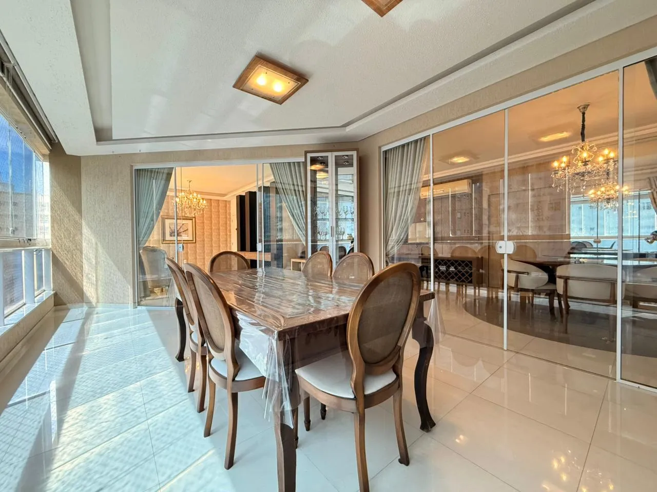 Imagem Apartamento com vista para o mar à venda com 197.7m2 por R$ 2.490.000,00