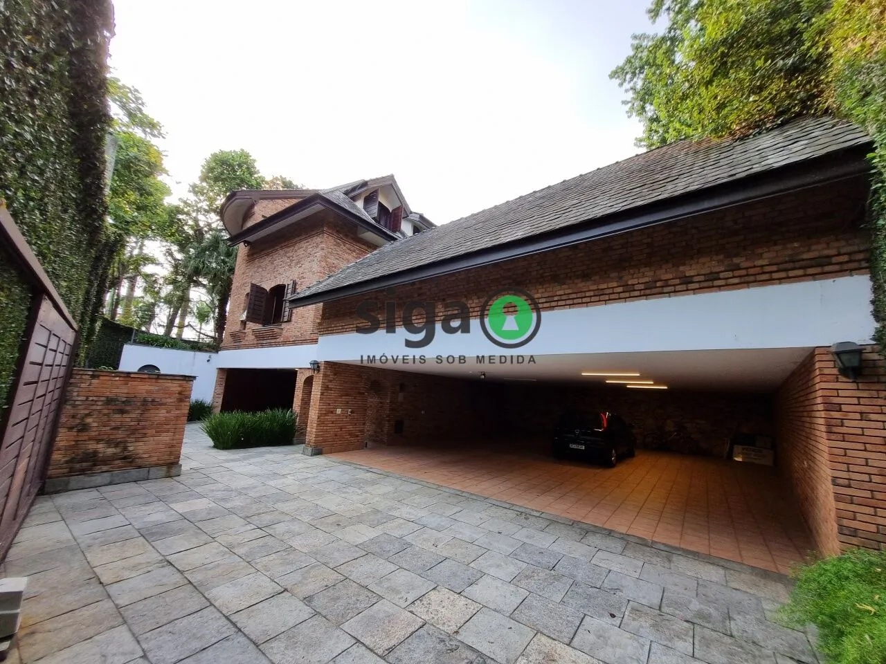 Imagem Casa a Venda em Rua Fechada no Jardim Guedala / Cidade Jardim com 5 quartos