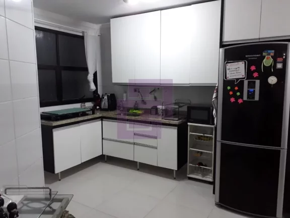 Imagem Apartamento à Venda na Orla da Praia das Pitangueiras por R$ 700.000,00