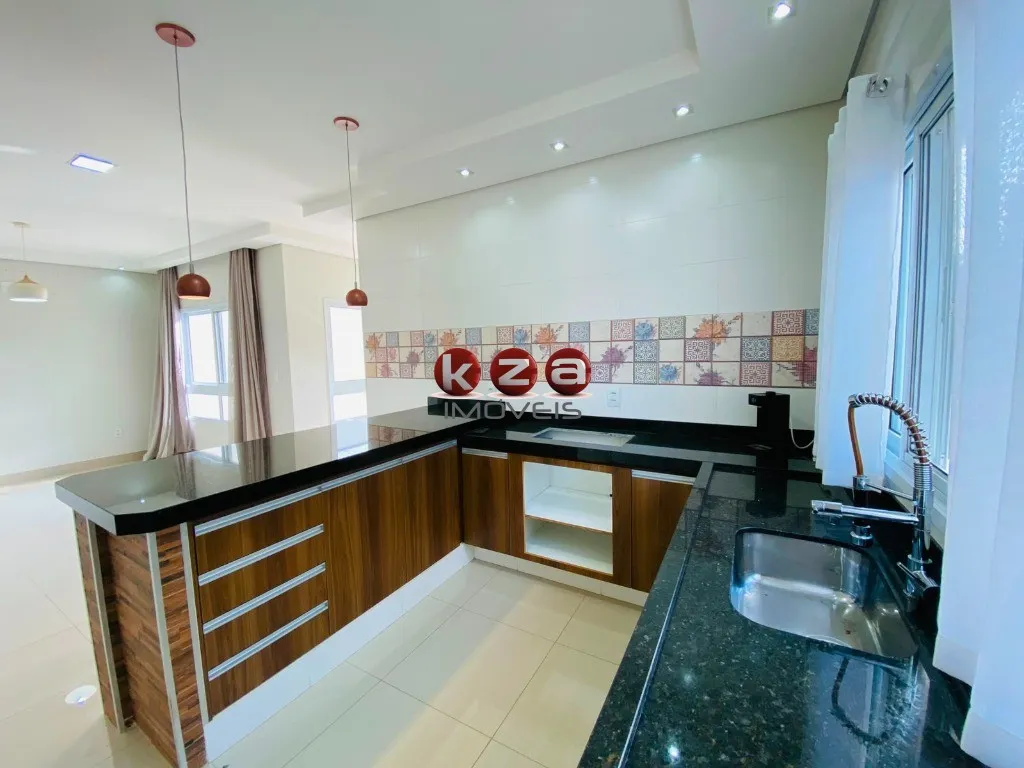 Imagem Casa para locação em condomínio exclusivo de Valinhos-SP, 3 quartos, 3 suítes, 3 salas, 5 banheiros, 6 vagas, 242m². Lenheiro