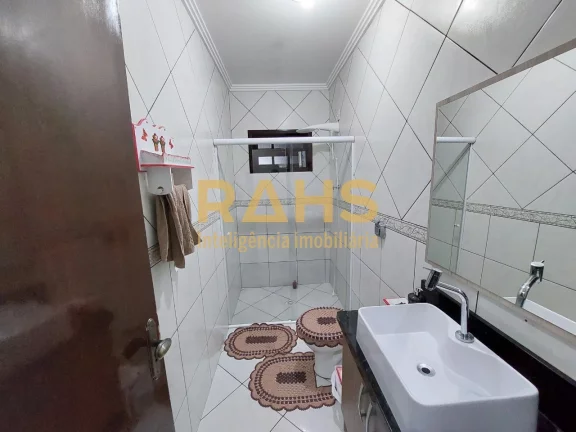 Imagem Lindo sobrado, totalmente averbado, com muito espaço e charme, sua área privativa de 175m² em um ...