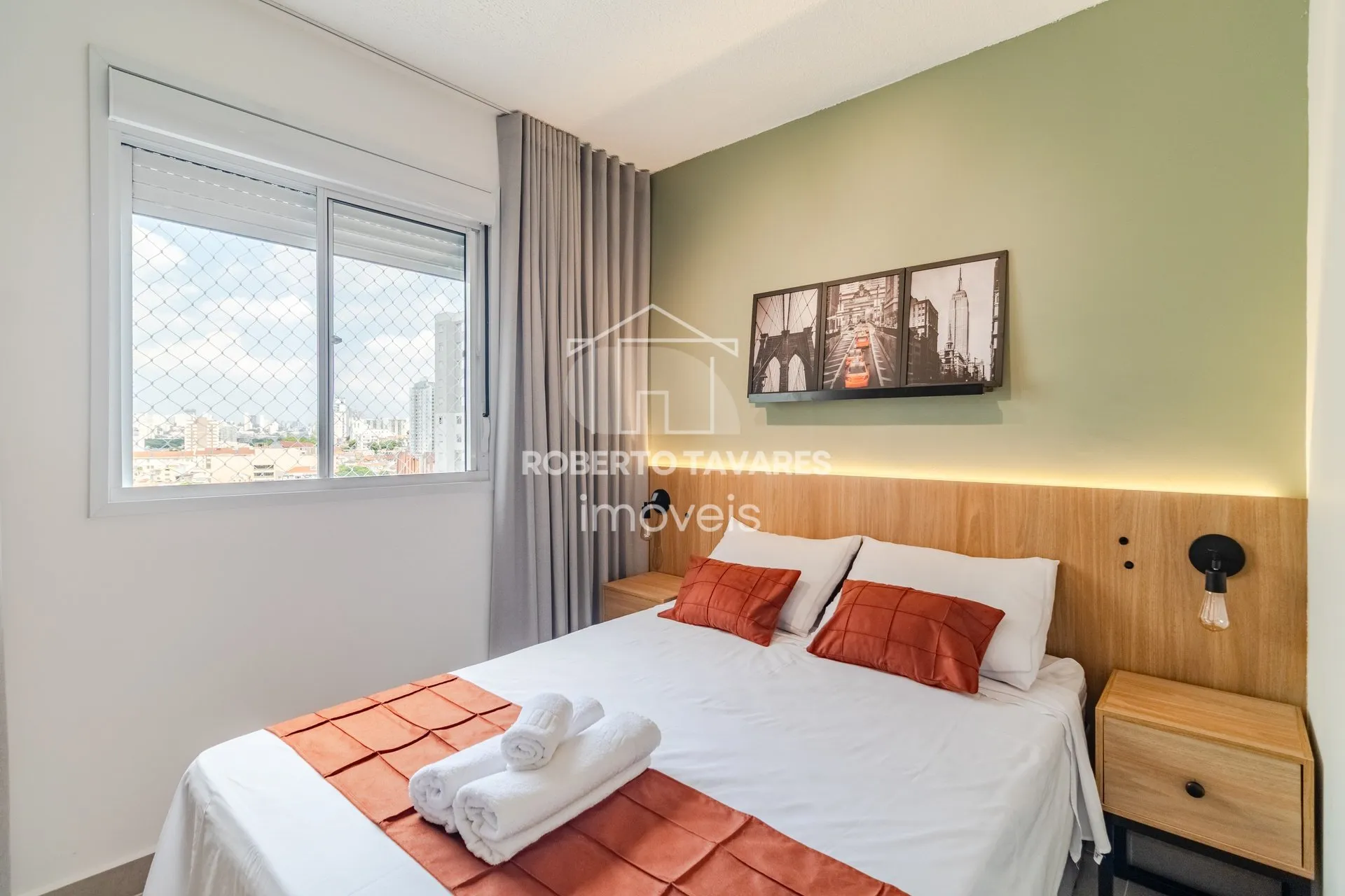 Imagem Apartamento totalmente mobiliado. VENDA DE PORTEIRA FECHADA - O imóvel conta com 2 quartos, sendo 1 suíte, além de uma vaga de garagem.