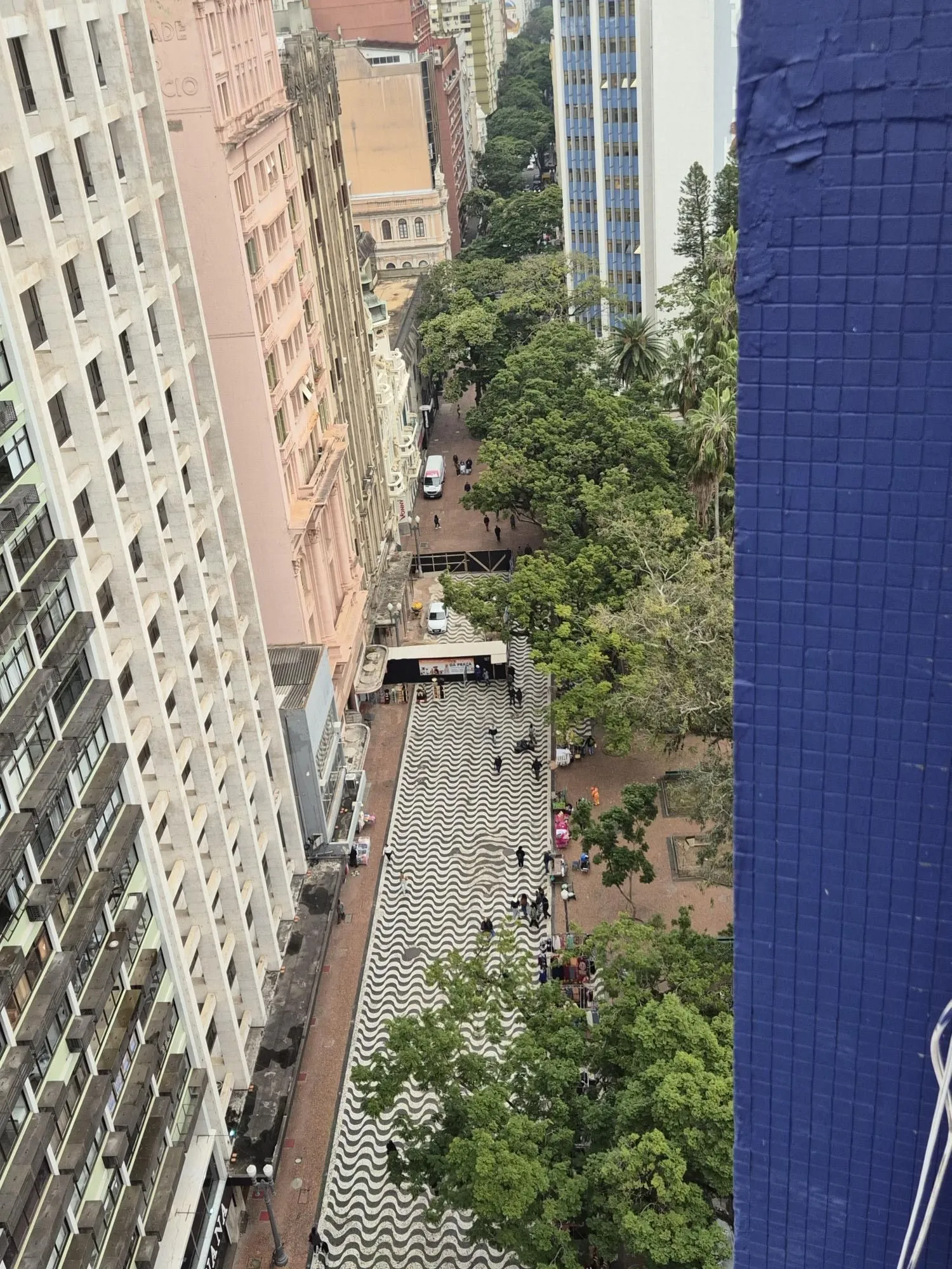 Imagem Prédio desocupado de 16 andares