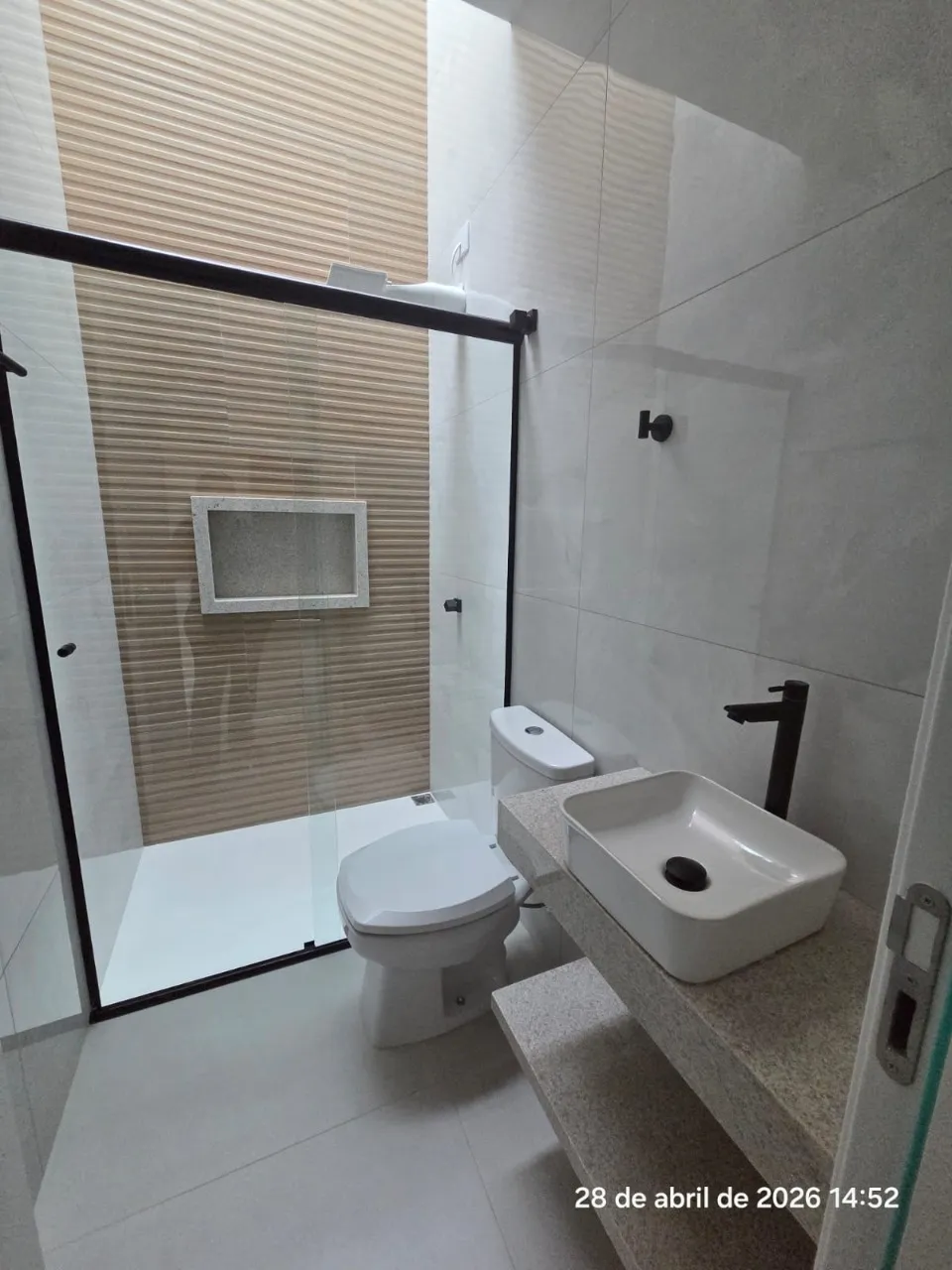 Imagem Casa de esquina em construção, com projeto moderno e excelente padrão de acabamento.
São 3 dormi...